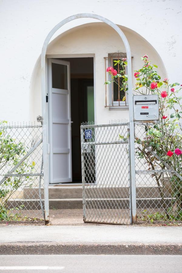 Le Coquet Chez Maguy Maison De Ville Avec Jardin Besançon Eksteriør bilde